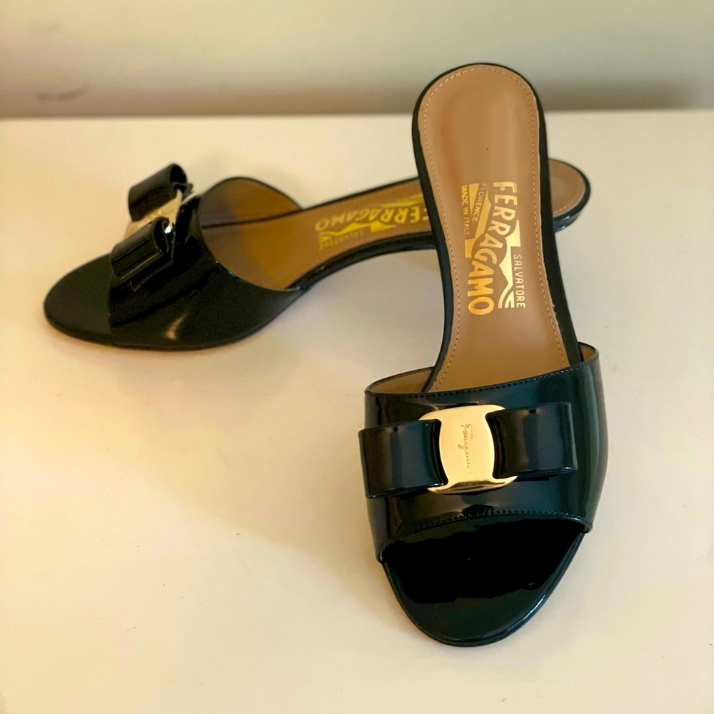 New Ferragamo Vara Sandal Kitten Heels - Size 6.5